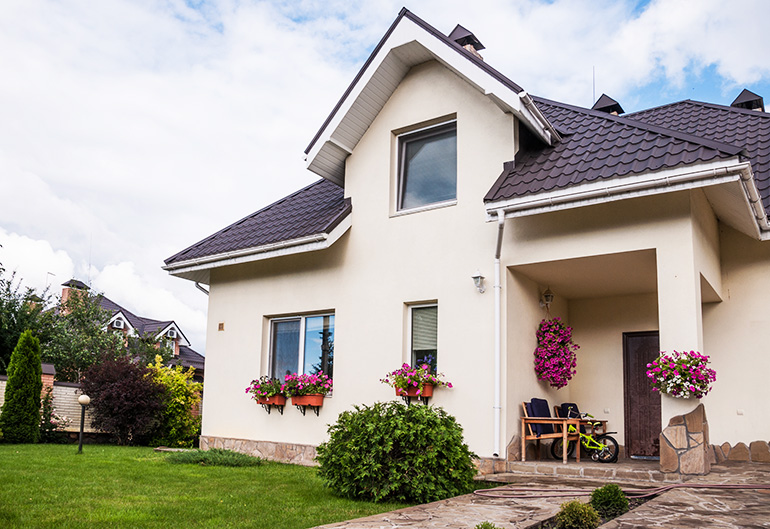 Современный каменный дом