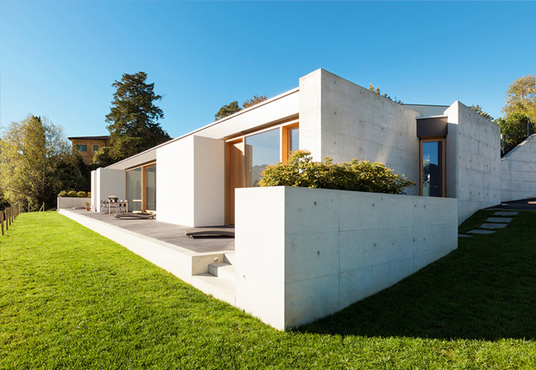 Каменный загородный дом